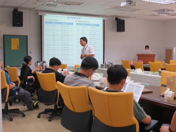 105-2 教師座談會圖片