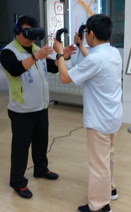 校友回娘家參觀展示廳圖片