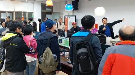 校友回娘家參觀展示廳圖片