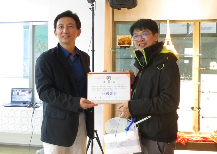 校友回娘家參觀展示廳圖片