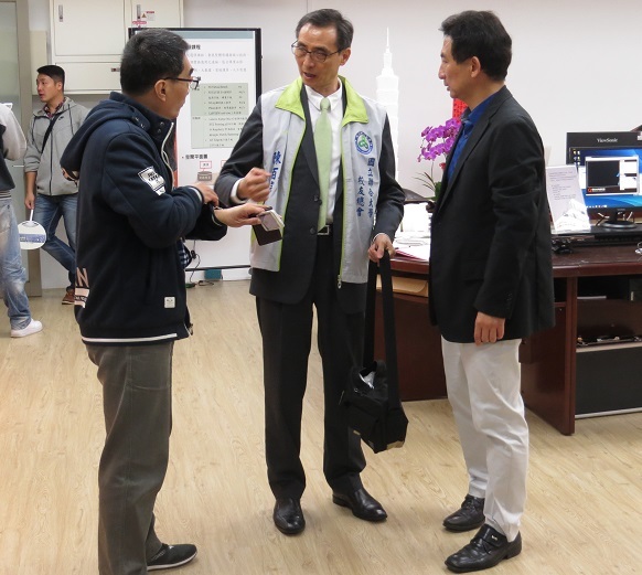 校友回娘家參觀展示廳圖片